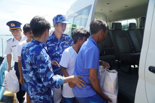 4 ngư dân Bình Thuận được cứu sống: Nghĩ không có ngày trở về!