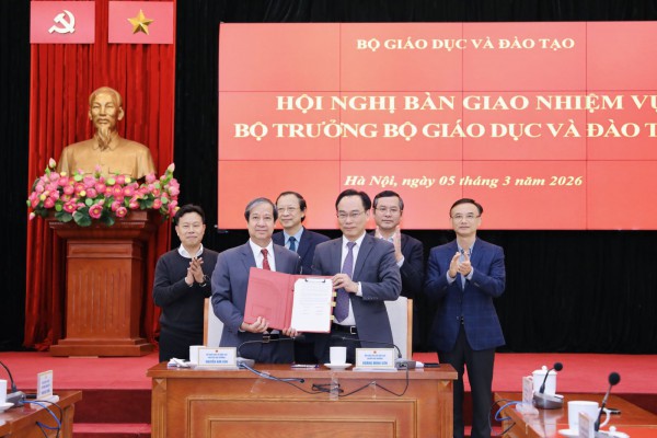 Bàn giao nhiệm vụ Bộ trưởng Bộ GD-ĐT