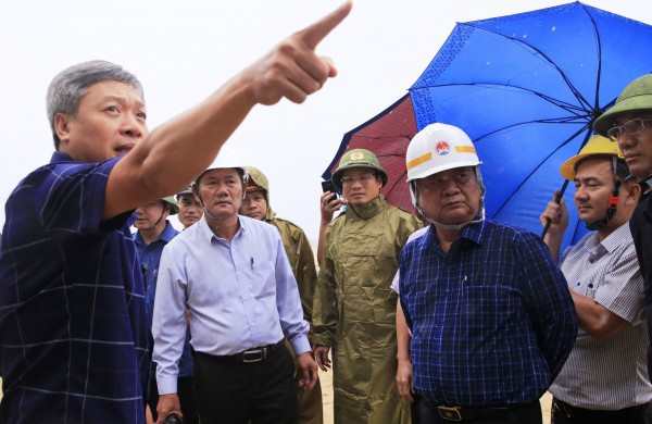 Bão Noru: Bộ trưởng Lê Minh Hoan thị sát hồ chứa, kè biển ở Quảng Nam