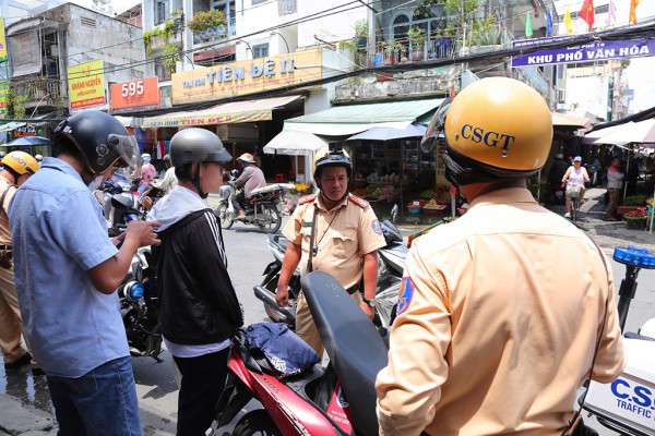 Báo động học sinh vi phạm giao thông