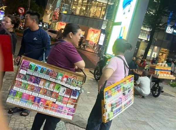 Báo động tình trạng hút thuốc lá thụ động nơi làm việc, quán cà phê