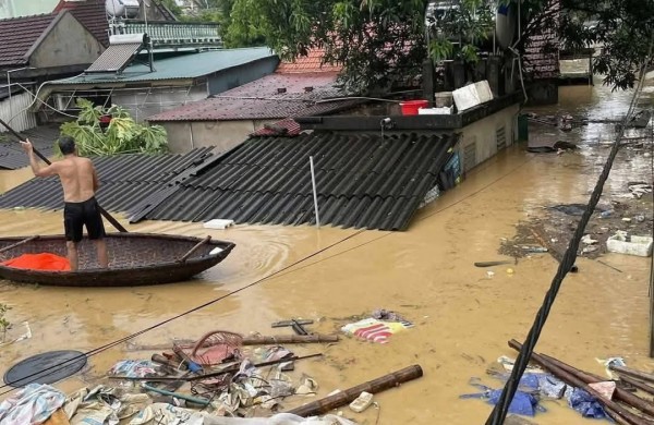 Bão vừa qua, lũ lại ập về Nghệ An