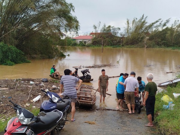 Bão vừa qua, lũ lại ập về Nghệ An