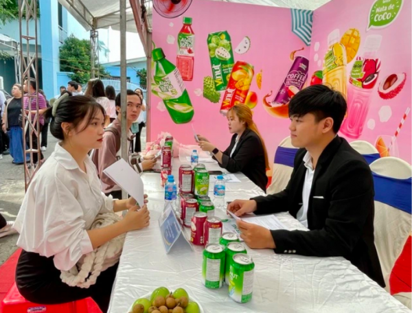 Bất ngờ với số lượng việc làm có mức lương trên 20 triệu đồng/tháng Bất ngờ với số lượng việc làm có mức lương trên 20 triệu đồng/tháng
