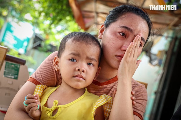 Bé gái ung thư khả năng bỏ mắt vì hết tiền chữa, được giúp 210 triệu đồng