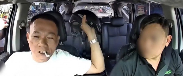 Bị nhắc không hút thuốc, hành khách hành hung tài xế xe công nghệ