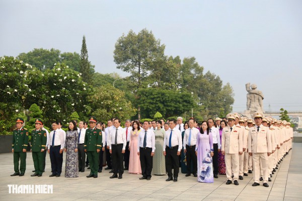 Bí thư Trần Lưu Quang dâng hương tưởng nhớ anh hùng liệt sĩ