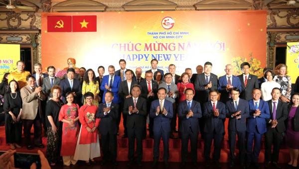 Bí thư và Chủ tịch TP.HCM gặp gỡ cơ quan đại diện nước ngoài