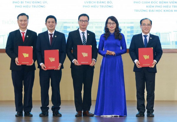 Bổ nhiệm loạt hiệu trưởng, hiệu phó các trường thành viên ĐH Quốc gia TP.HCM