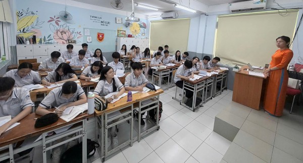 Bỏ thi lớp 10, học sinh sẽ phải học thêm nhiều hơn để có học bạ 