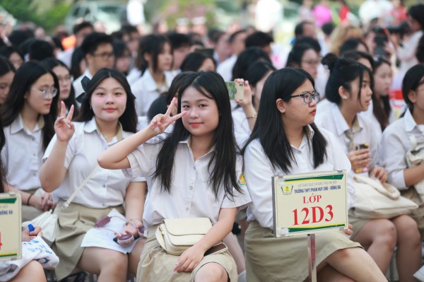 Bộ trưởng GD-ĐT: Hướng tới trường học không dạy thêm, học thêm