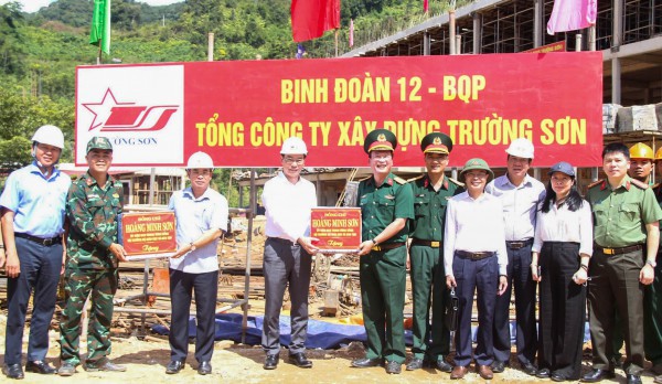 Bộ trưởng Hoàng Minh Sơn thúc tiến độ trường nội trú vùng biên giới Đà Nẵng