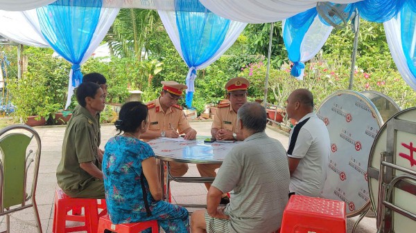 CSGT TP.HCM đến đám cưới tuyên truyền nồng độ cồn CSGT TP.HCM đến đám cưới tuyên truyền nồng độ cồn