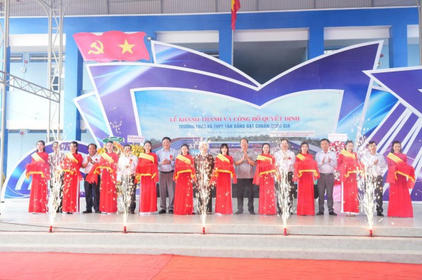 Cà Mau: Khánh thành Trường THCS - THPT Tân Bằng trước thềm năm học mới Cà Mau: Khánh thành Trường THCS - THPT Tân Bằng trước thềm năm học mới