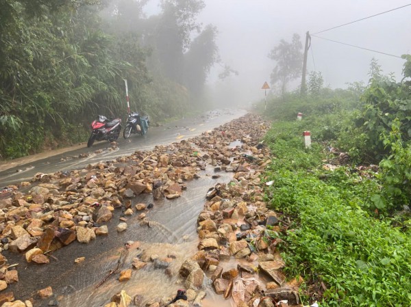 Cận cảnh hiện trường sạt lở đèo Khánh Lê khiến ít nhất 6 người tử vong