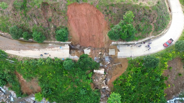 Cận cảnh sạt lở 