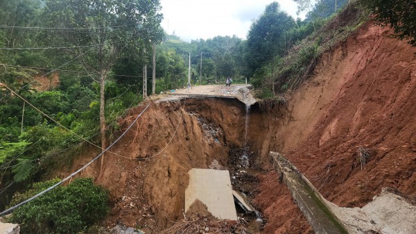 Cận cảnh sạt lở 