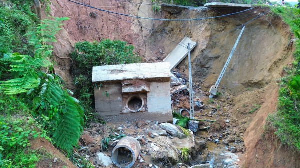 Cận cảnh sạt lở 