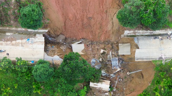 Cận cảnh sạt lở 