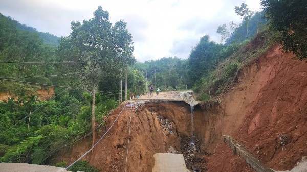 Cận cảnh sạt lở 