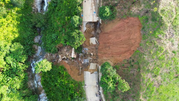 Cận cảnh sạt lở 