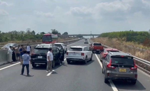 Cao tốc Phan Thiết - Dầu Giây xảy ra 3 vụ tai nạn chiều mùng 7 tết