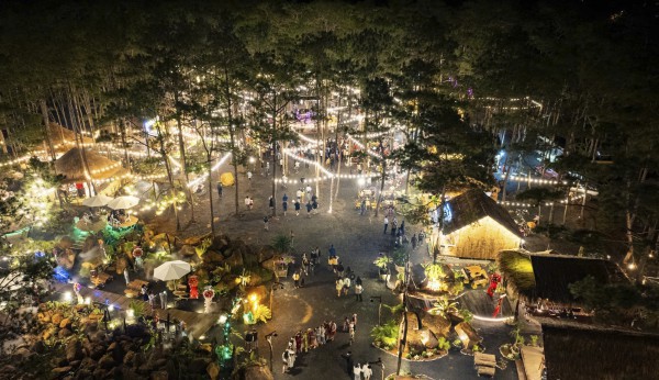 Cháy khu kinh tế đêm Măng Đen giữa rừng thông, thiêu rụi 4 ki ốt