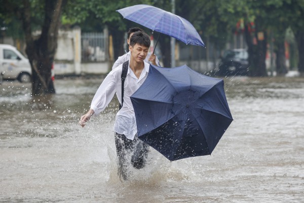 Chèo thuyền giữa 