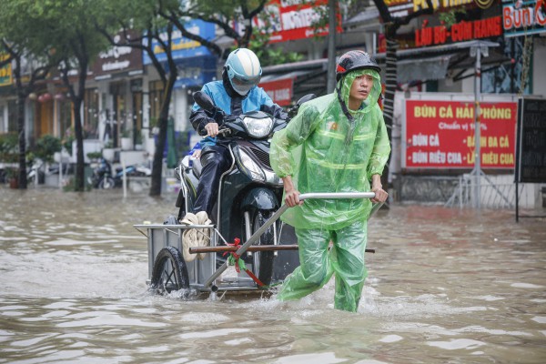Chèo thuyền giữa 