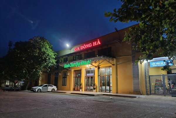 Chỉ 2 khách mua vé, chuyến tàu Đông Hà - Đồng Hới đưa đón cán bộ tạm hoãn Chỉ 2 khách mua vé, chuyến tàu Đông Hà - Đồng Hới đưa đón cán bộ tạm hoãn