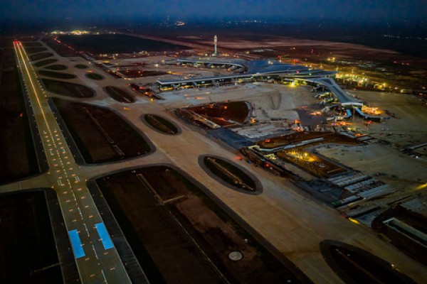 Chiếc máy bay Boeing 787 Dreamliner hạ cánh thành công xuống sân bay Long Thành