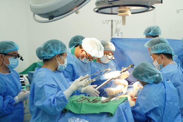 Cô gái trẻ với quyết định cao cả 