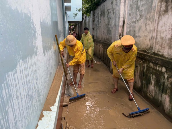 Công an TP.HCM cấp tốc chi viện vùng ngập lụt Đắk Lắk