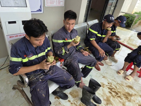 Công an TP.HCM cấp tốc chi viện vùng ngập lụt Đắk Lắk