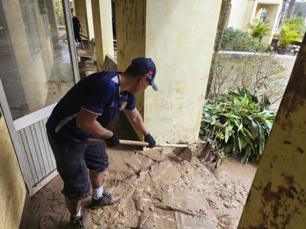 Công an TP.HCM cấp tốc chi viện vùng ngập lụt Đắk Lắk