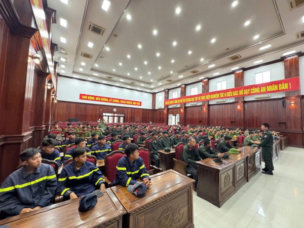 Công an tỉnh Đắk Lắk tăng cường lực lượng xây dựng nhà cho người dân