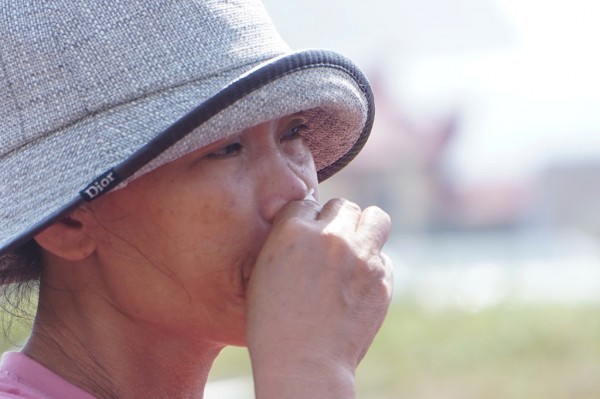 Cùng người dân vùng lũ dựng lại nhà kịp đón tết