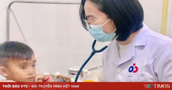 Cứu kịp thời bé trai người Lào bị phù toàn thân