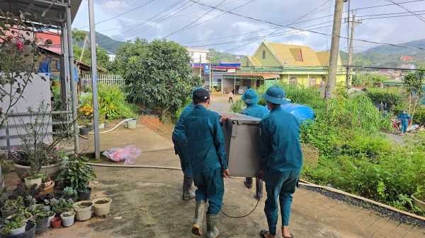 Di dời khẩn cấp cả khu dân cư do vết nứt dài trên đồi Ba Lá Xanh