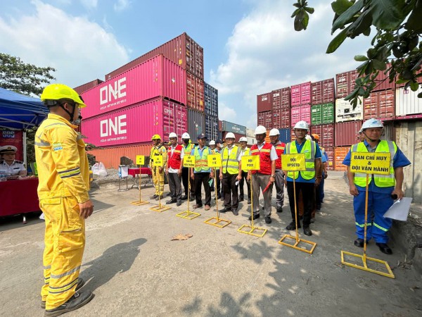 Diễn tập ứng phó sự cố tràn dầu trên sông Sài Gòn