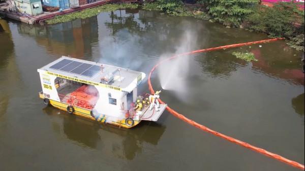 Diễn tập ứng phó sự cố tràn dầu trên sông Sài Gòn