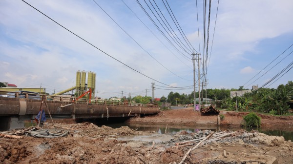 Dự án mở rộng quốc lộ 14 lo nghẽn tiến độ vì... vướng điện lưới