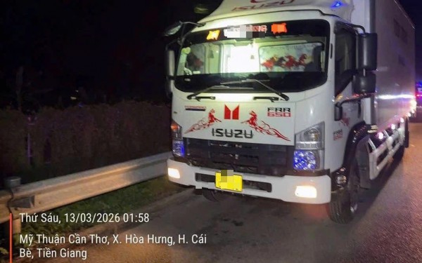 Dừng, đỗ trái quy định trên cao tốc Trung Lương - Mỹ Thuận - Cần Thơ, nhiều xe bị phạt nặng