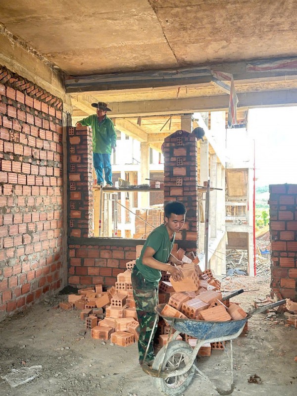 Dựng trường dưới nắng gió biên cương Quảng Trị