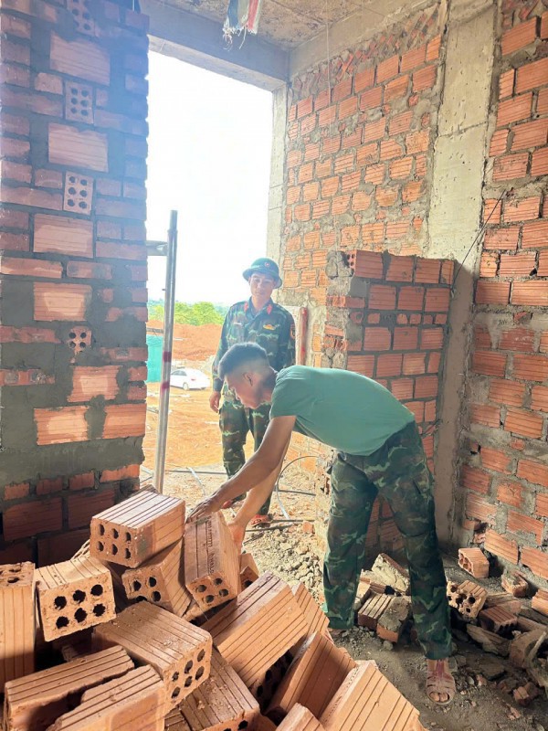 Dựng trường dưới nắng gió biên cương Quảng Trị