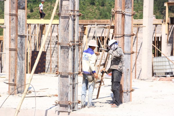 Dựng trường dưới nắng gió biên cương Quảng Trị
