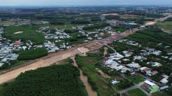 Gần đến ngày thông xe kỹ thuật, vẫn còn nhiều nhà thầu vi phạm cam kết Gần đến ngày thông xe kỹ thuật, vẫn còn nhiều nhà thầu vi phạm cam kết