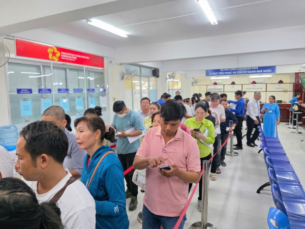 Ghi nhận ngày đầu tại dịch vụ ‘một cửa’ P.Nha Trang Ghi nhận ngày đầu tại dịch vụ ‘một cửa’ P.Nha Trang