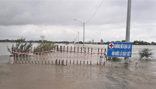 Gia Lai: Ngập lụt phía hạ lưu sông Kôn, nhiều trường học phải đóng cửa Gia Lai: Ngập lụt phía hạ lưu sông Kôn, nhiều trường học phải đóng cửa