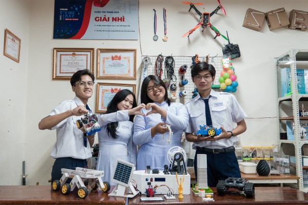 Giáo dục STEM thời AI: Tiện lợi nhưng cẩn trọng Giáo dục STEM thời AI: Tiện lợi nhưng cẩn trọng
